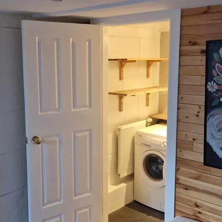 Charming In Old Town - Great Location Apartment *